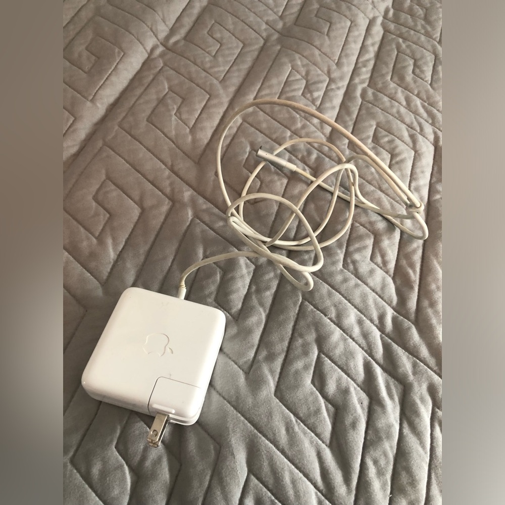 MacBook - Picture 5 of 9